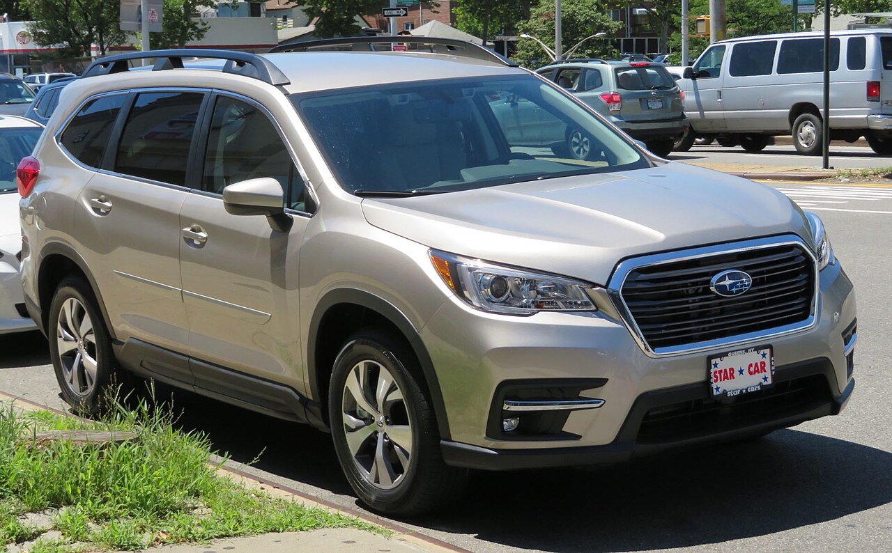 2019 Subaru Ascent, champagne/gold, front 3/4, US street parking